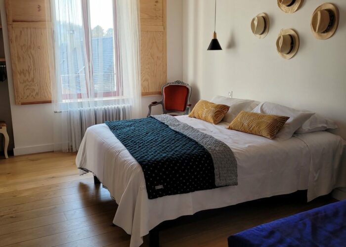 grand lit matelat confortable bleu